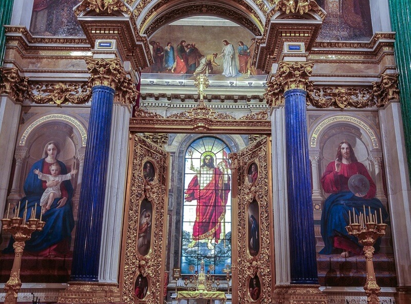 Katedra ozdobiona lapis lazuli
